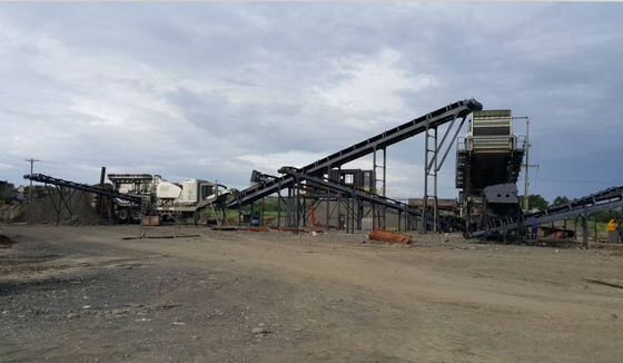 PEW760 130.2Kw कोयला क्रशिंग और स्क्रीनिंग प्लांट पोर्टेबल जबड़ा कोल्हू मोबाइल