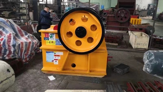 15Kw जबड़ा कोल्हू मशीन 5-20 TPH खनन छोटे पैमाने पर रॉक कोल्हू PE250 * 400