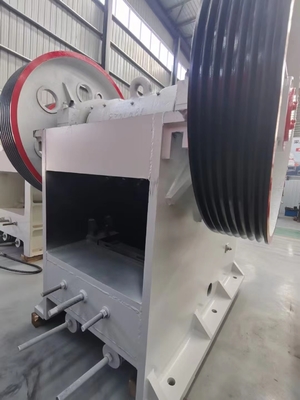 110Kw जबड़ा प्रकार रॉक कोल्हू उच्च क्षमता PE750 * 1060 380V स्टोन कोन कोल्हू मशीन