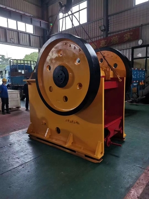 55Kw हार्ड ग्रेनाइट स्मॉल रॉक क्रशिंग मशीन PE500 * 750 येलो व्हाइट