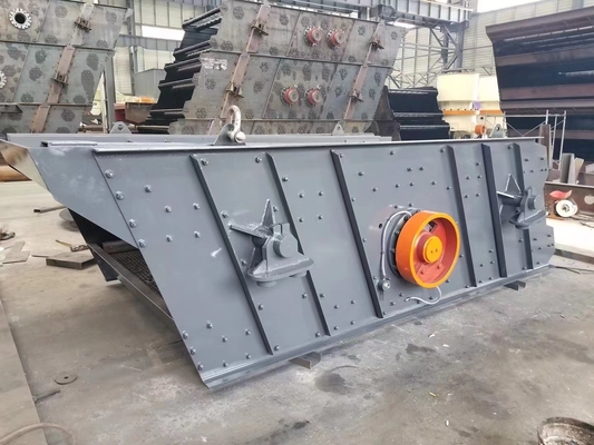 Yk सीरीज सर्कुलर मोशन वाइब्रेटिंग स्क्रीन 45Kw इन क्वारी आयरन ग्रे