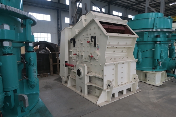 क्षैतिज प्रभाव स्टोन क्रेशर मशीन 200Kw PF1315 माध्यमिक खदान क्रशिंग डोलोमाइट