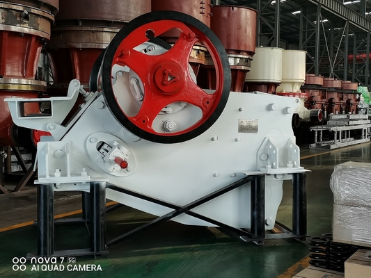 खदान और खनन में 100Kw क्रशिंग मिलिंग मशीन 8474209000 C106 जबड़ा कोल्हू