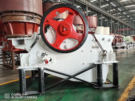 खदान और खनन में 100Kw क्रशिंग मिलिंग मशीन 8474209000 C106 जबड़ा कोल्हू