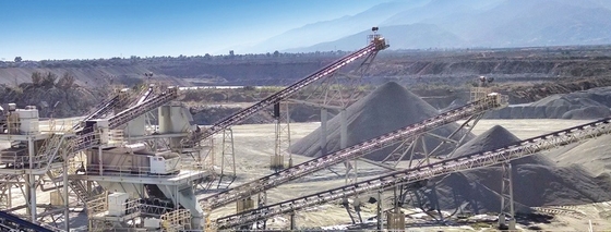 पोर्टेबल इच्छुक स्थानांतरण बेल्ट कन्वेयर 650 मिमी 800 मिमी 440V लाइट स्टीपली