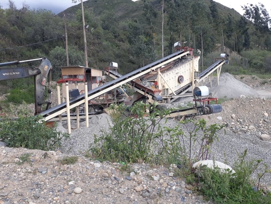 174.7Kw मोबाइल क्रशर मशीन 150 TPH 190 TPH मोबाइल स्टोन क्रेशर प्लांट स्क्रीन